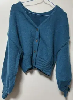 青色ニットボタン付きカーディガン