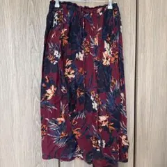 アーバンリサーチ　ボルドー系花柄フレアスカートのサムネイル