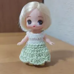 ぷちリカちゃん用の服　ニットワンピース白×黄緑　レース糸使用　ハンドメイド