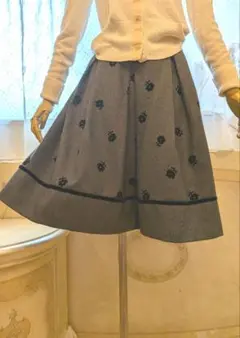 ご専用　エムズグレイシーフレアースカート38　フラワーモチーフ　グレー
