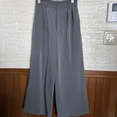 グレー プリーツ入り ワイドパンツ