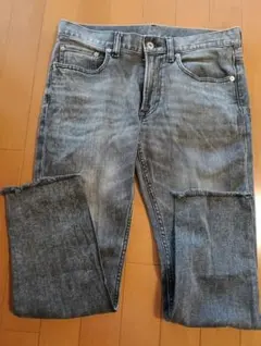 GU ストレートデニム グレー