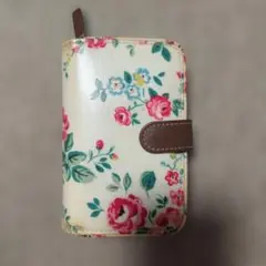 Cath Kidston キャッシュキッドソン　 花柄 二つ折り財布のサムネイル
