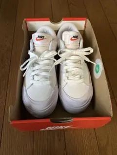 NIKEコートレガシー
