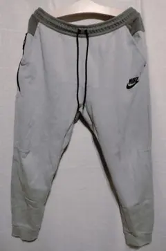 ナイキ　NIKE　テックフリースパンツ　ジョガーパンツ　スウェットパンツ　グレー