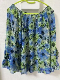 ストロベリーフィールズ　シアーブラウストップス　袖フレア　フリル花柄　シースル