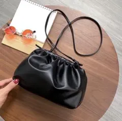 ギャザーショルダーバッグ がまぐち 黒 ブラック クラッチバッグ 2way