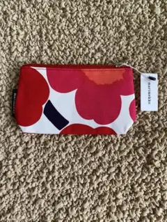 【新品・タグ付】marimekko マリメッコ　ポーチ　マチあり　赤　レッドのサムネイル
