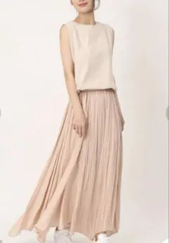【emmi atelier】プリーツロングワンピースのサムネイル