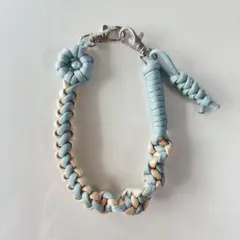 ハンドメイド パラコード ハンドストラップ 水色とベージュ