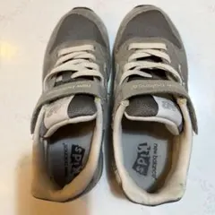 New Balance グレー スニーカー