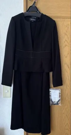 ブラックワンピーススーツ