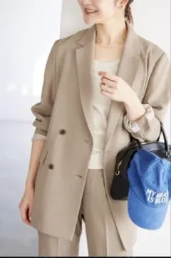 ベージュ テーラードジャケット