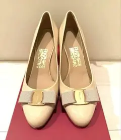 【美品】Ferragamo パンプス 7 24cm ヴィラ リボン パテントのサムネイル