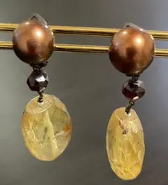 イヤリング　揺れる黄色石