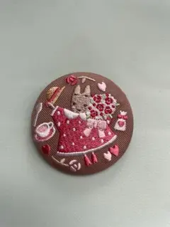 【未使用】刺繍缶バッジ　マロンクリーム