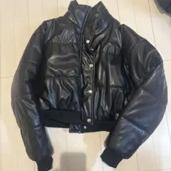 ブラック ショート丈ダウンジャケット