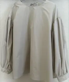 coca ブラウス　ベージュ バルーンスリーブ