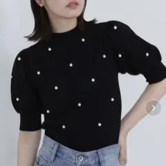 NATURAL BEAUTY BASIC パールドットニット パフスリーブ　黒のサムネイル