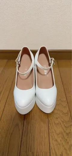 ホワイト ストラップ付き プラットフォームヒール