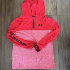 Under Armour レッド フード付きトップス YLG