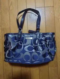 COACH バック　紺、グレー色　中古品