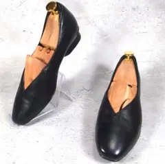 【人気デザイン】未使用級 神戸 ビューフォート【23.5】Vカットソフトパンプス