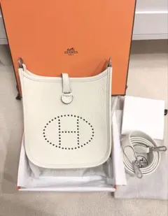 2025秋購入♡エルメス ミニエヴリンTPM トレンチ ゴールド金具 - メルカリ