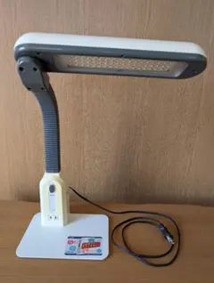 最終値下げ【オーム電機】LEDデスクスタンド L-72 コンセント付のサムネイル