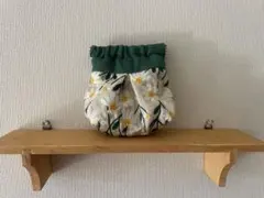 花柄刺繍ポーチ グリーン　デイジー　口金のポーチ　ハンドメイド