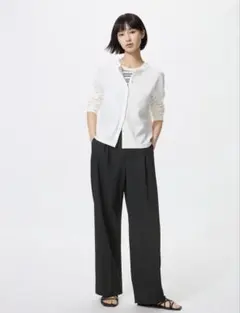 タックワイドパンツ　ユニクロ　黒