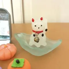 ガラス細工の小さな招き猫と和菓子のマグネット