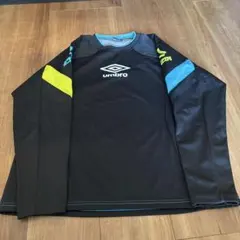 umbro 長袖シャツ 黒/青/黄　１６０センチ