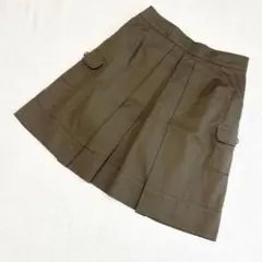 1423【キスミス】美品　タックプリーツミニスカート　SS カーキ