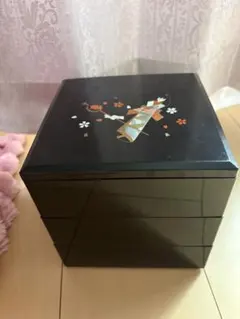 三段重箱 黒塗り 桜と人形の絵柄