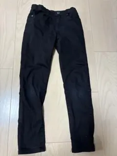 黒の140サイズ長ズボン