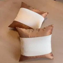 タイクッション2個セット　アジアンクッション　サテン生地　インテリア　白　金