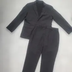 ダークグレー スーツ シングルボタン