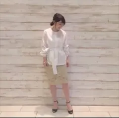 ベージュ 花柄レース タイトスカートのサムネイル
