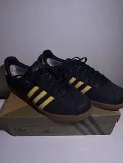 adidas スニーカー 黒/黄