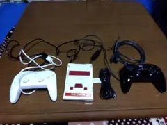ファミコンミニクラシック 本体と箱、説明書とWii用コントローラー2個セッ