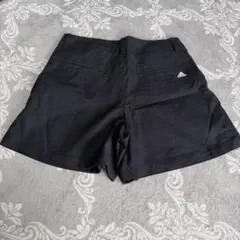 adidas ブラック ショートパンツ