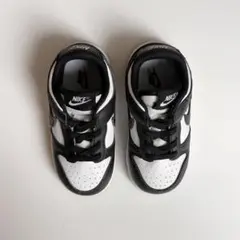 美品⌇NIKE Dunk Low パンダ キッズスニーカー 13cmのサムネイル