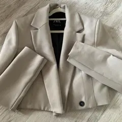 ZARA ベージュ テーラードジャケット s クロップド丈