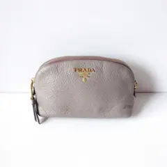 PRADA レザーポーチ グレージュ メタルロゴ クラッチバッグ 美品 プラダ