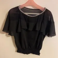 セシルマクビー　黒フリルトップスのサムネイル