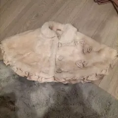 お値下しました！！ プティマインフリーサイズベージュ フリル付きポンチョ M