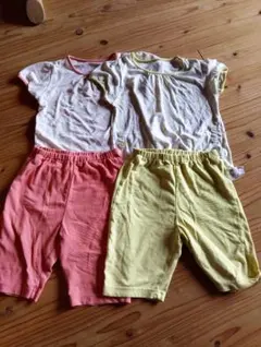 UNIQLO ベビーパジャマ 90cm 2点セット　女の子向けのサムネイル