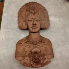 木製彫刻 アジア風 女性人物像