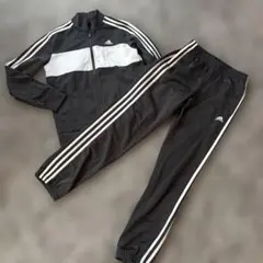 美品adidas 濃いグレージャージ 上下セット　サイズ150cm
